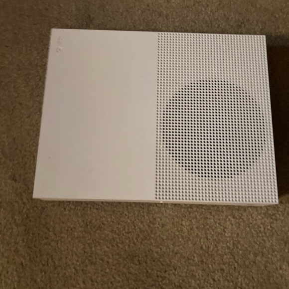 Xbox 1 S other things include - Picture 1 of 16